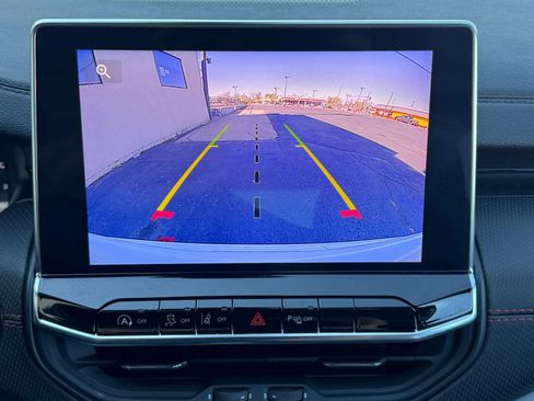 Used 2025 Jeep Compass Trailhawk image 17