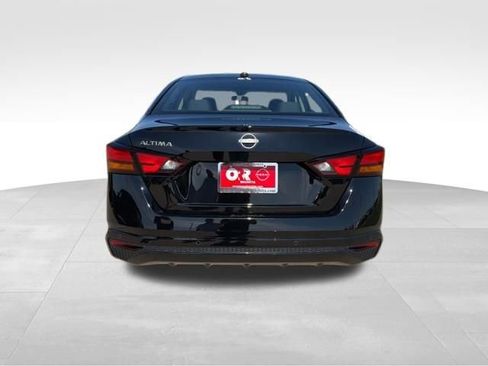 Used 2025 Nissan Altima 2.5 SV FWD image 8