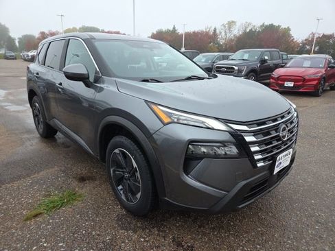 Used 2024 Nissan Rogue SV image 9