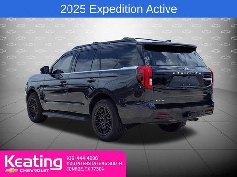 Used 2025 Ford Expedition Active AWD/4WD image 2