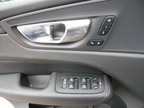 Certified 2025 Volvo XC60 B5 Plus w/ Climate Package image 17