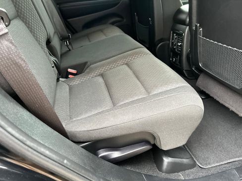 Used 2021 Jeep Grand Cherokee Laredo image 9