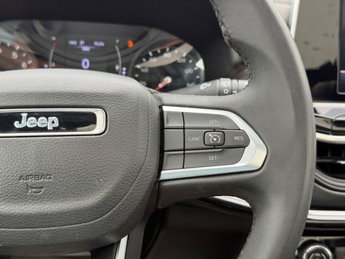 Used 2022 Jeep Compass Latitude w/ Sun and Sound Group AWD/4WD image 22