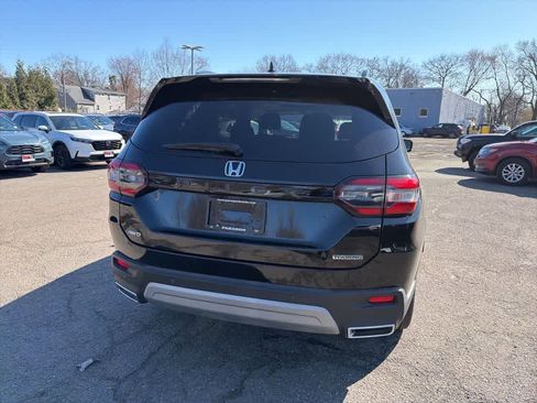 Used 2025 Honda Pilot Touring image 13