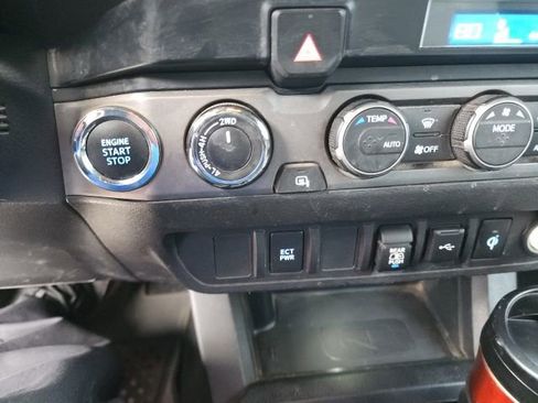 Used 2021 Toyota Tacoma TRD Sport image 25