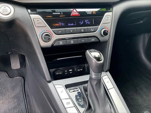 Used 2017 Hyundai Elantra Limited FWD image 32