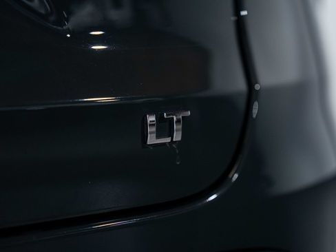 Used 2025 Chevrolet Trax LT w/ LT Convenience Package FWD image 12