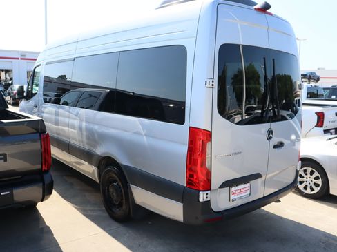 Used 2024 Mercedes-Benz Sprinter 2500 image 7