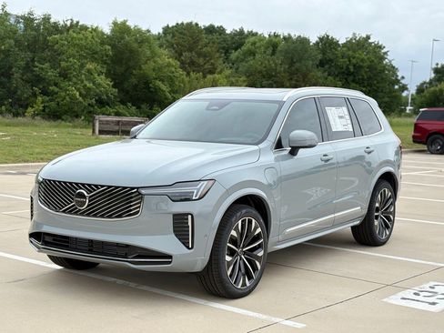 New 2026 Volvo XC90 T8 Ultra w/ Lounge Package AWD/4WD image 3