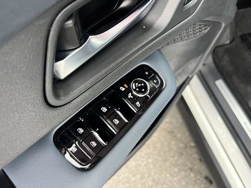 Used 2024 Nissan Ariya AWD image 21