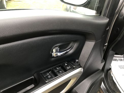 Used 2018 Nissan Titan SV w/ SV Convenience Package image 12