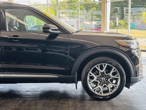 Used 2025 Ford Explorer Platinum w/ Ultimate Package AWD/4WD image 5
