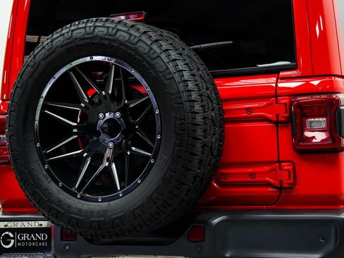 Used 2021 Jeep Wrangler Unlimited Sahara AWD/4WD image 13