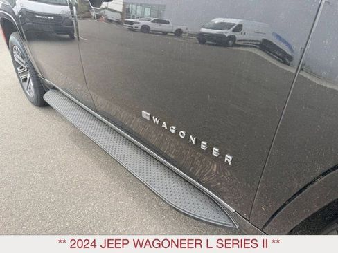 Used 2024 Jeep Wagoneer L Series II w/ Flexible Seating Group AWD/4WD image 9