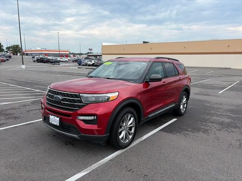 Used 2021 Ford Explorer XLT w/ Equipment Group 202A AWD/4WD image 22