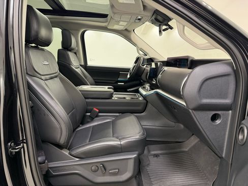 Used 2025 Ford Expedition Platinum AWD/4WD image 33