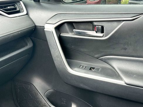 Used 2020 Toyota RAV4 XLE Premium FWD image 28