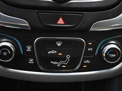 Used 2021 Chevrolet Equinox LS AWD/4WD image 19