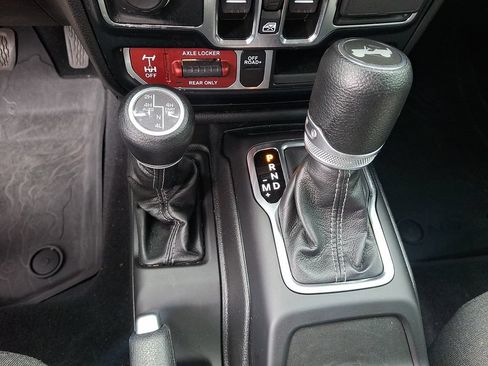 Used 2024 Jeep Wrangler Unlimited AWD/4WD image 14