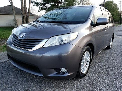 Used 2011 Toyota Sienna XLE FWD image 1