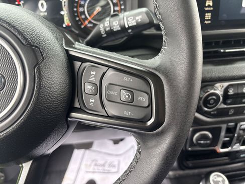 Used 2025 Jeep Wrangler Unlimited Sport AWD/4WD image 17