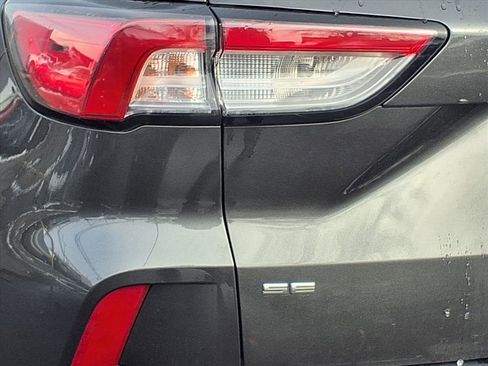 Used 2020 Ford Escape SE image 24