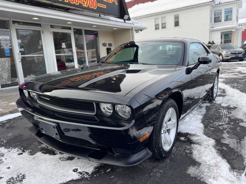 Used 2014 Dodge Challenger SXT image 13