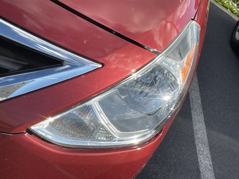 Used 2018 Nissan Versa SV FWD image 4