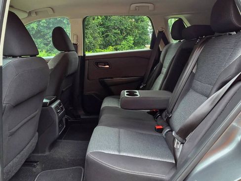 Used 2021 Nissan Rogue SV FWD image 15