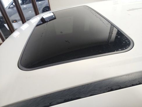 Used 2018 Toyota Tacoma SR image 18