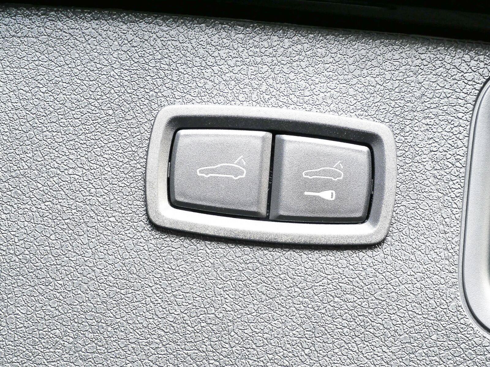 New 2026 Porsche Macan Turbo AWD/4WD image 32