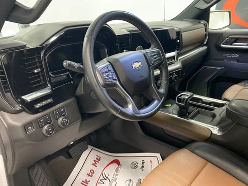 Used 2024 Chevrolet Silverado 1500 High Country w/ Technology Package AWD/4WD image 14