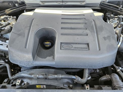 Used 2020 Land Rover Defender 110 First Edition image 31