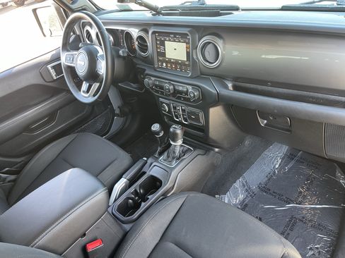 Used 2018 Jeep Wrangler Unlimited Sahara w/ Uconnect 4C Nav & Sound Group AWD/4WD image 11