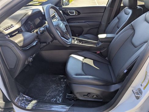 New 2026 Jeep Compass Latitude image 12