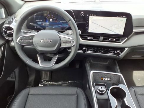 New 2026 Chevrolet Equinox LT w/ Convenience Package II FWD image 12