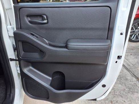 Used 2024 Nissan Frontier S w/ Tow Package image 11