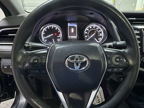 Used 2018 Toyota Camry LE FWD image 16