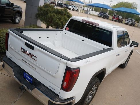 Used 2025 GMC Sierra 1500 SLT AWD/4WD image 16