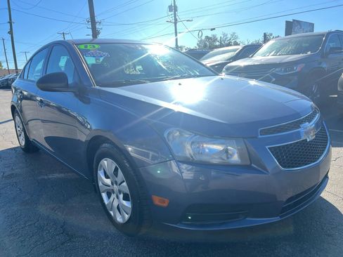 Used 2013 Chevrolet Cruze LS image 4