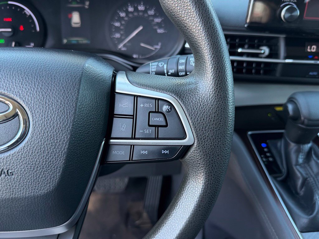 Used 2021 Toyota Sienna LE w/ LE Plus Package FWD image 17