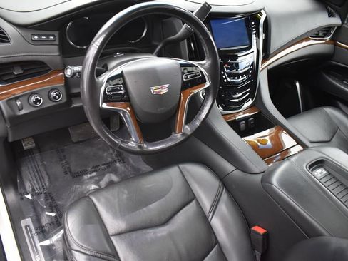 Used 2020 Cadillac Escalade Luxury w/ LPO, Radiant Package AWD/4WD image 12