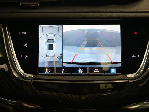 Used 2022 Cadillac XT6 Premium Luxury w/ Technology Package image 16