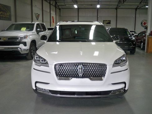 Used 2023 Lincoln Aviator Reserve w/ Equipment Group 201A image 2