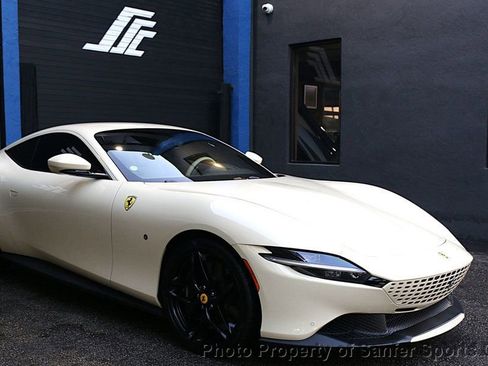 Used 2022 Ferrari Roma image 3