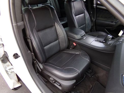 Used 2016 Ford Taurus SEL image 24