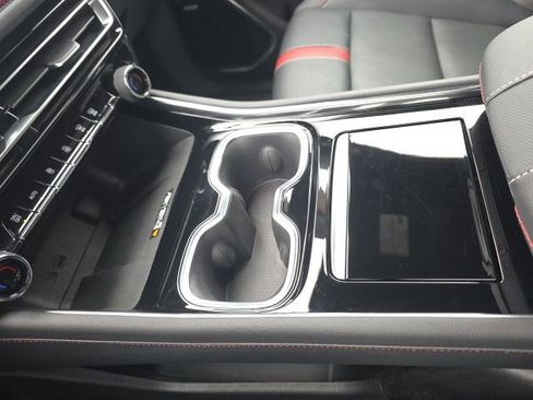 Used 2024 Chevrolet Traverse RS image 37