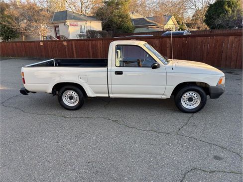 Used 1989 Toyota Pickup Deluxe image 8