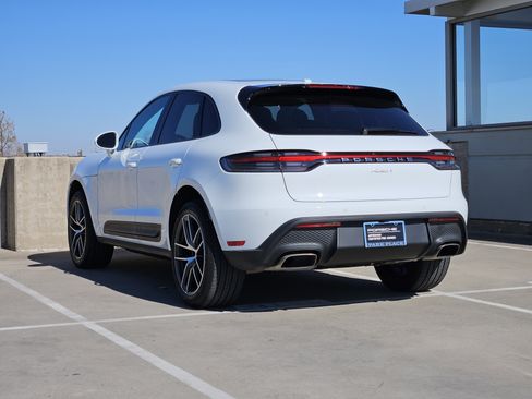 Certified 2025 Porsche Macan image 3