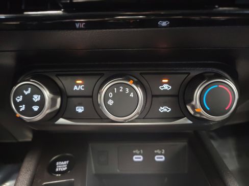 Certified 2025 Nissan Kicks SV image 21